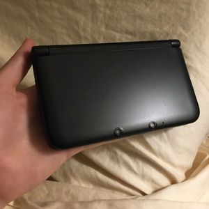 black nintendo 3DS XL